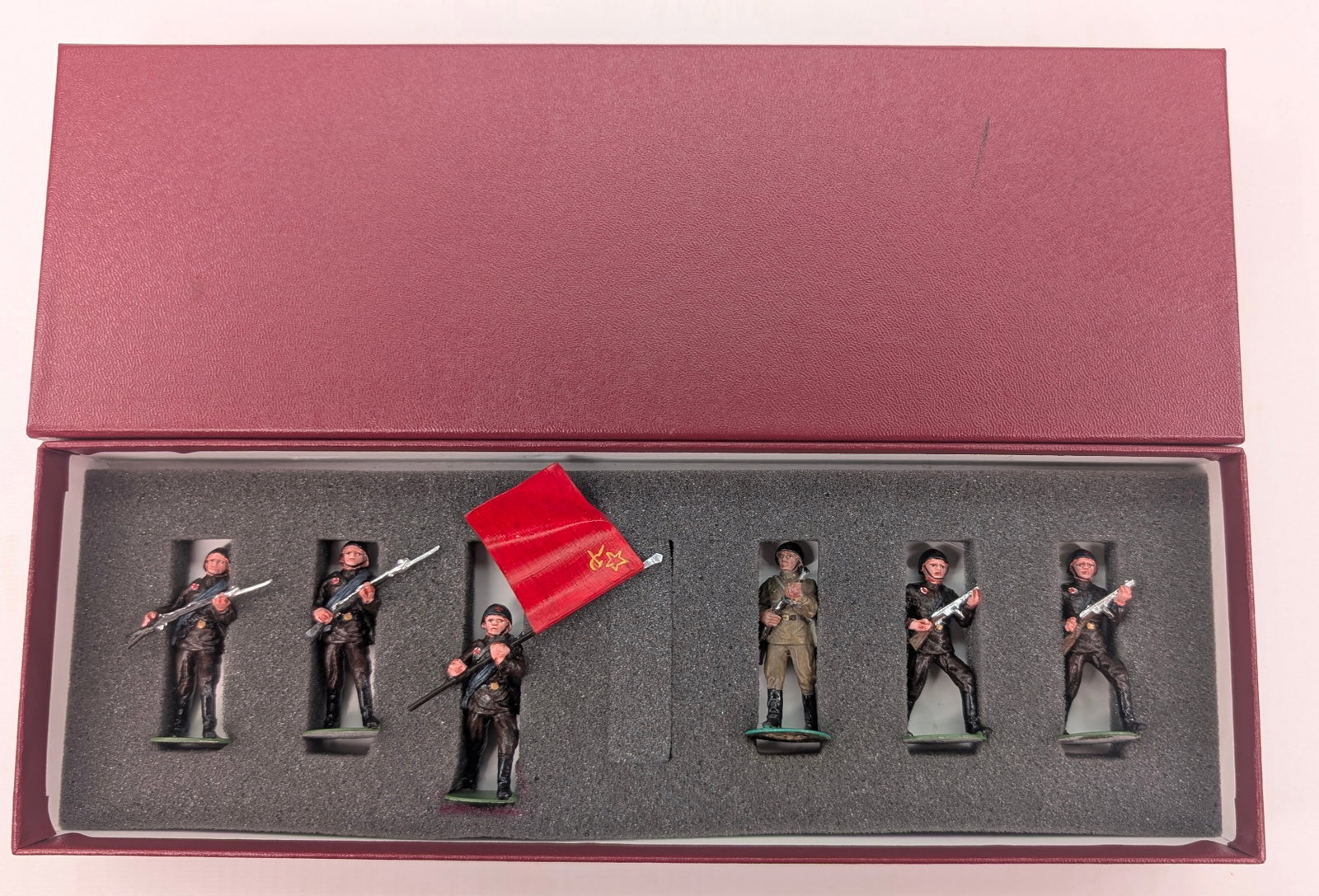 ALYMER SET OF HAND PAINTED LEAD SOLDIERS.: SET REMAINS IN GOOD CONDITION, SHOWING SOME TYPICAL WEAR. CUSTOM BOX.