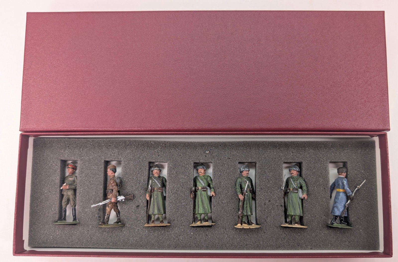 ALYMER SET OF HAND PAINTED LEAD SOLDIERS.: SET REMAINS IN GOOD CONDITION, SHOWING SOME TYPICAL WEAR. CUSTOM BOX.