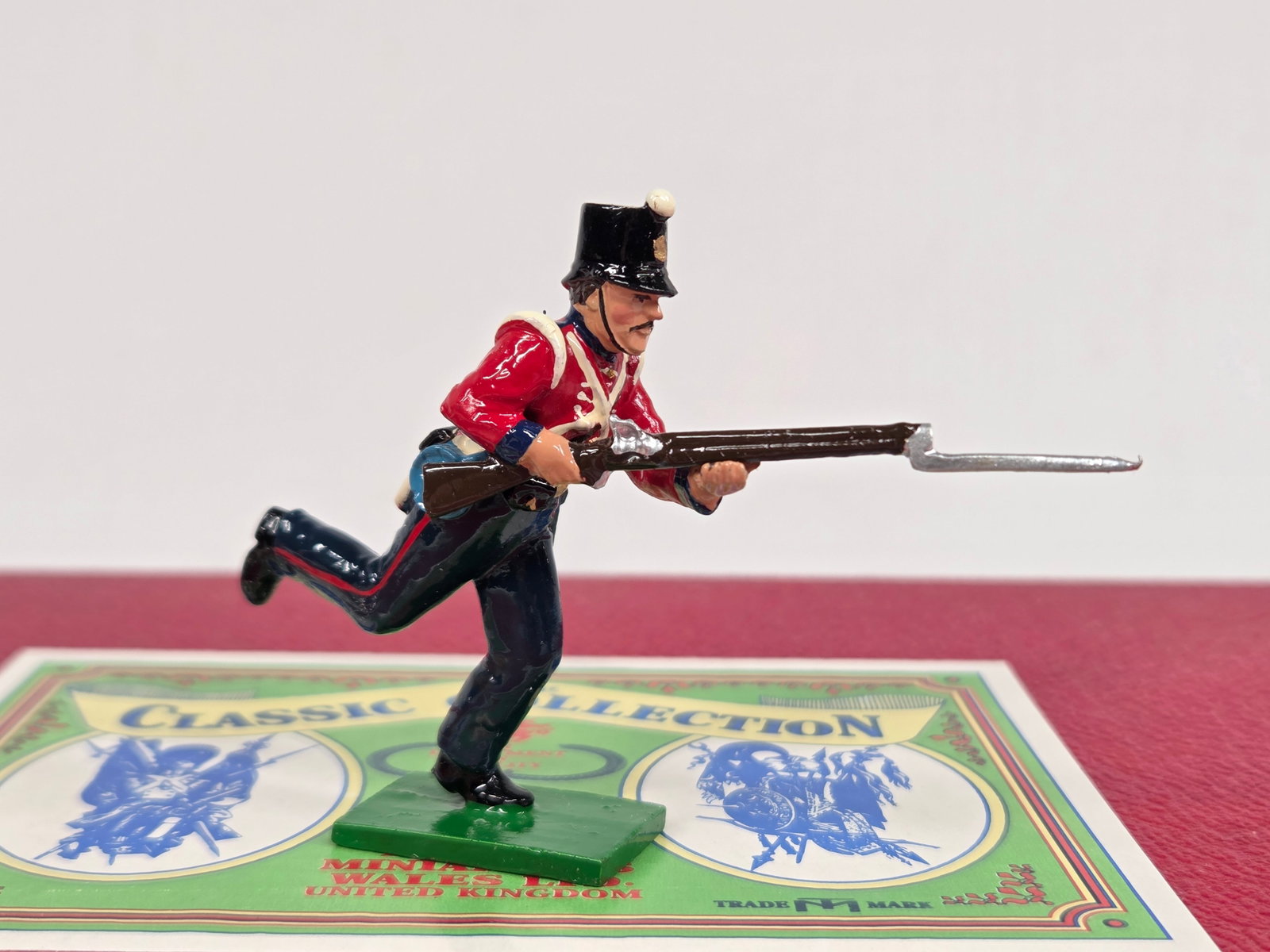 TROPHY MINIATURES CWS2 THE CHARGING SET - 5