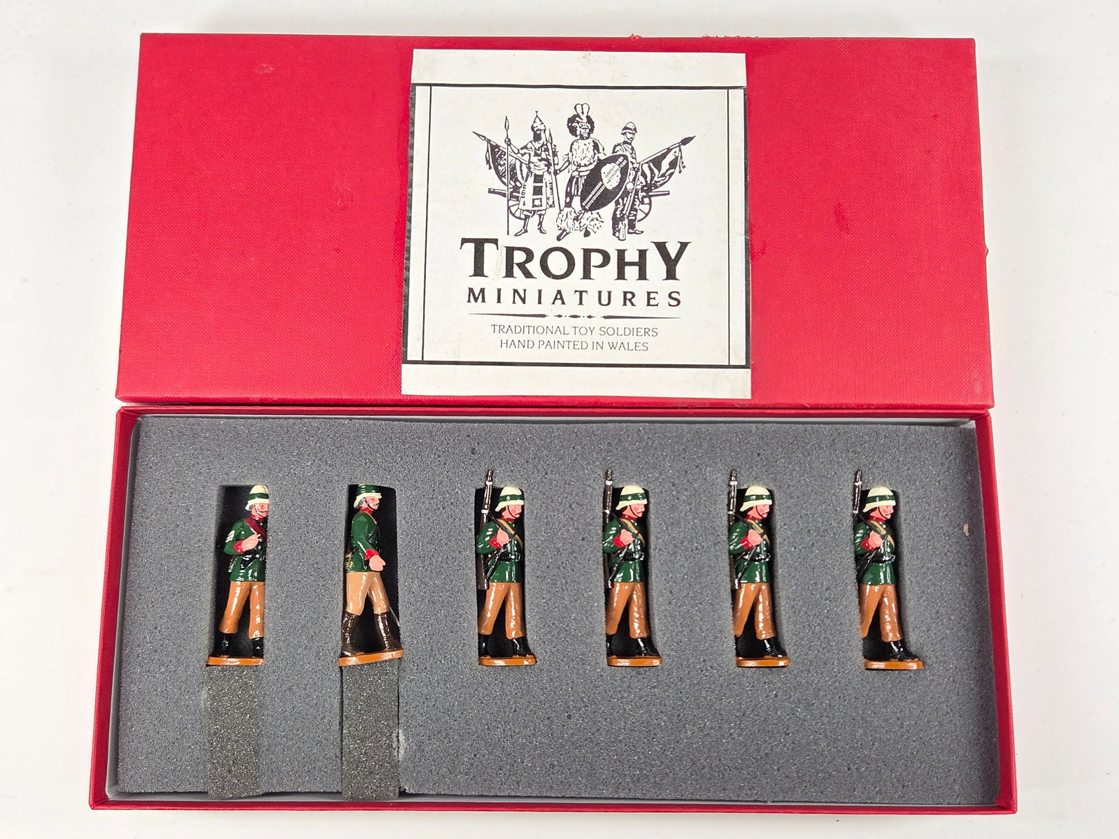 TROPHY MINIATURES THE KING'S OWN 60TH ROYAL RIFLE CORPS.: SET REMAINS IN VERY GOOD CONDITION WITH BOX. SHOWING SOME LIGHT WEAR.