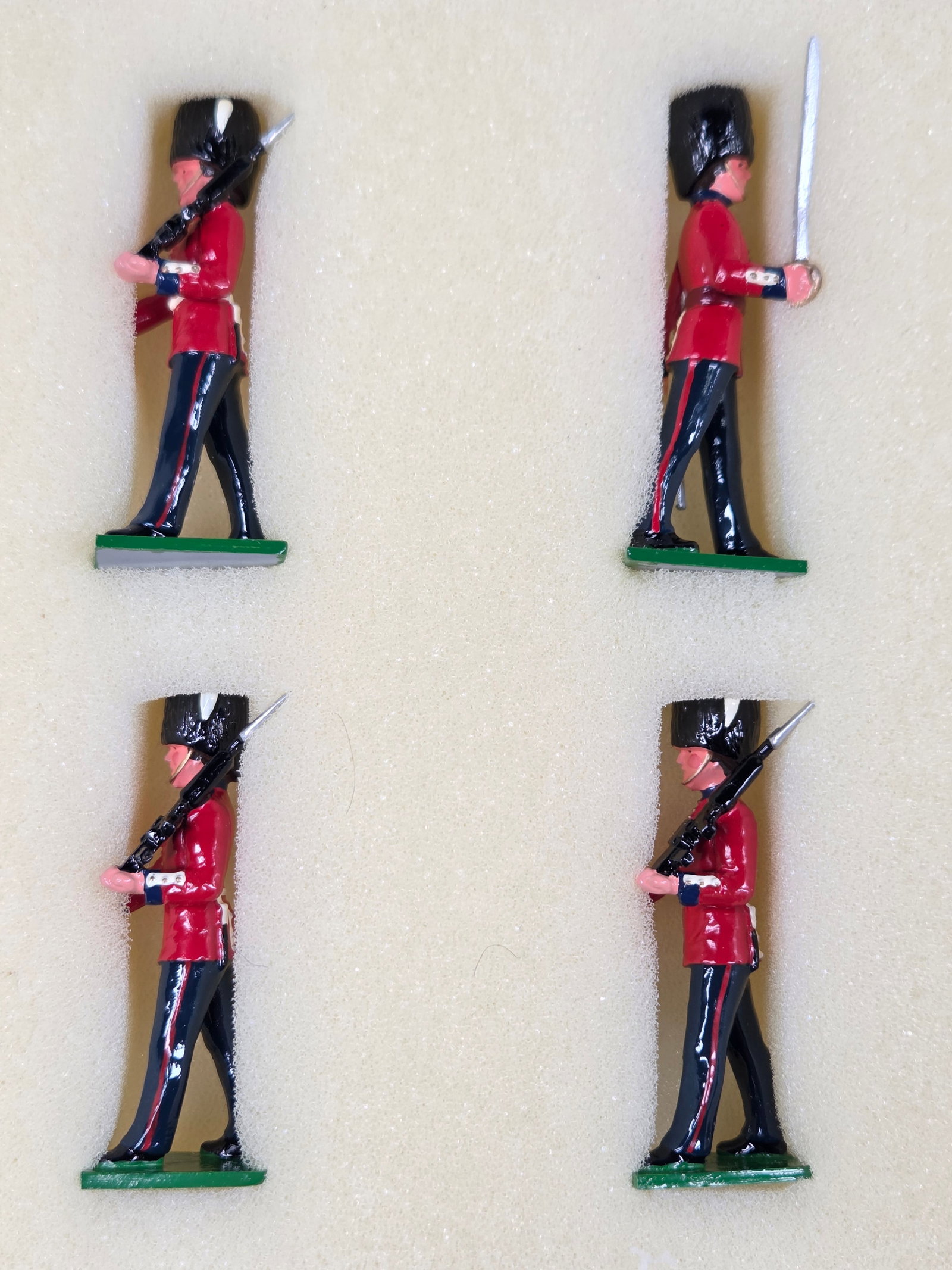 TROPHY MINIATURES PAS4 GRENADIER GUARDS - 3