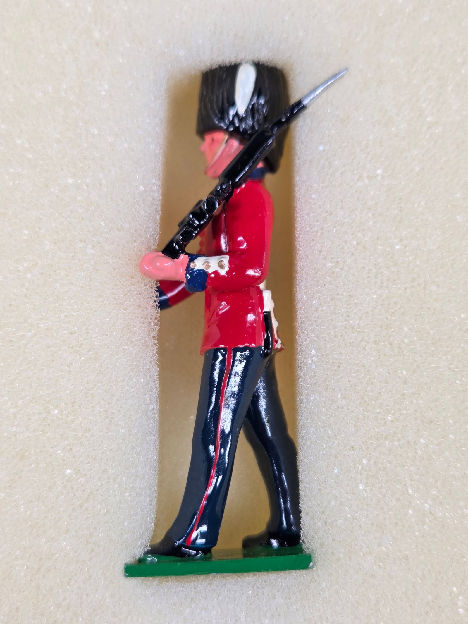 TROPHY MINIATURES PAS4 GRENADIER GUARDS - 4