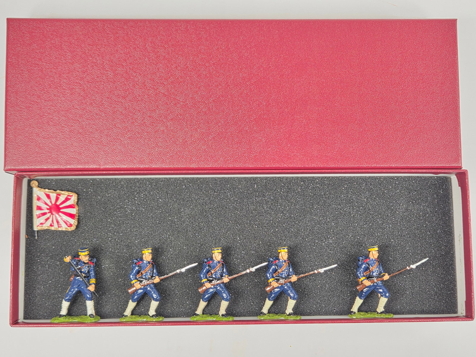 ST GEORGE CROSS SET #2844 JAPANESE INFANTRY ATTACKING: SET REMAINS IN VERY GOOD CONDITION WITH BOX. ONE FIGURE BROKEN.