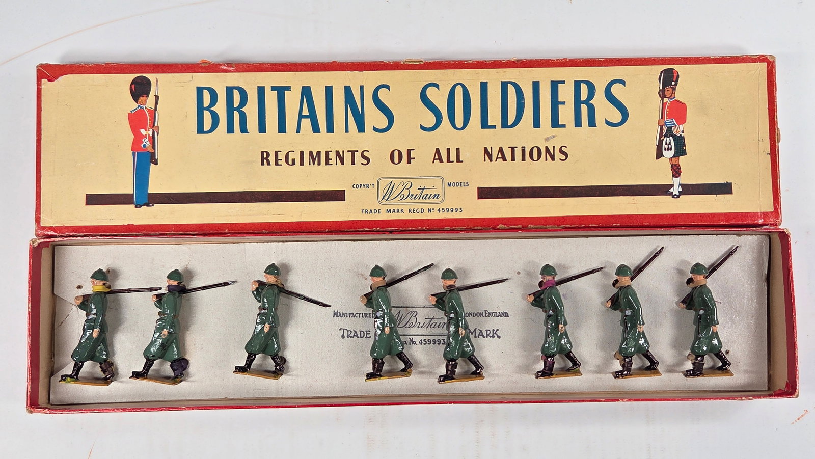 VINTAGE BRITAIN NO. 1435 ITALIAN INFANTRY KHAKI: SET REMAINS IN GOOD CONDITION, SHOWING SOME LIGHT TYPICAL WEAR. BOX REMAINS IN GOOD CONDITION, SHOWING TYPICAL WEAR.