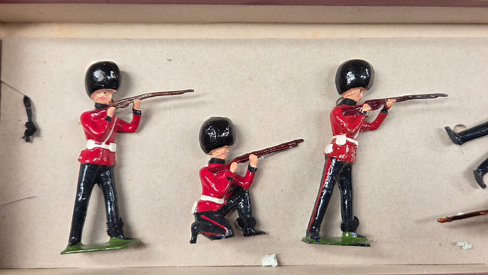 VINTAGE BRITAIN GRENADIER GUARDS - 2