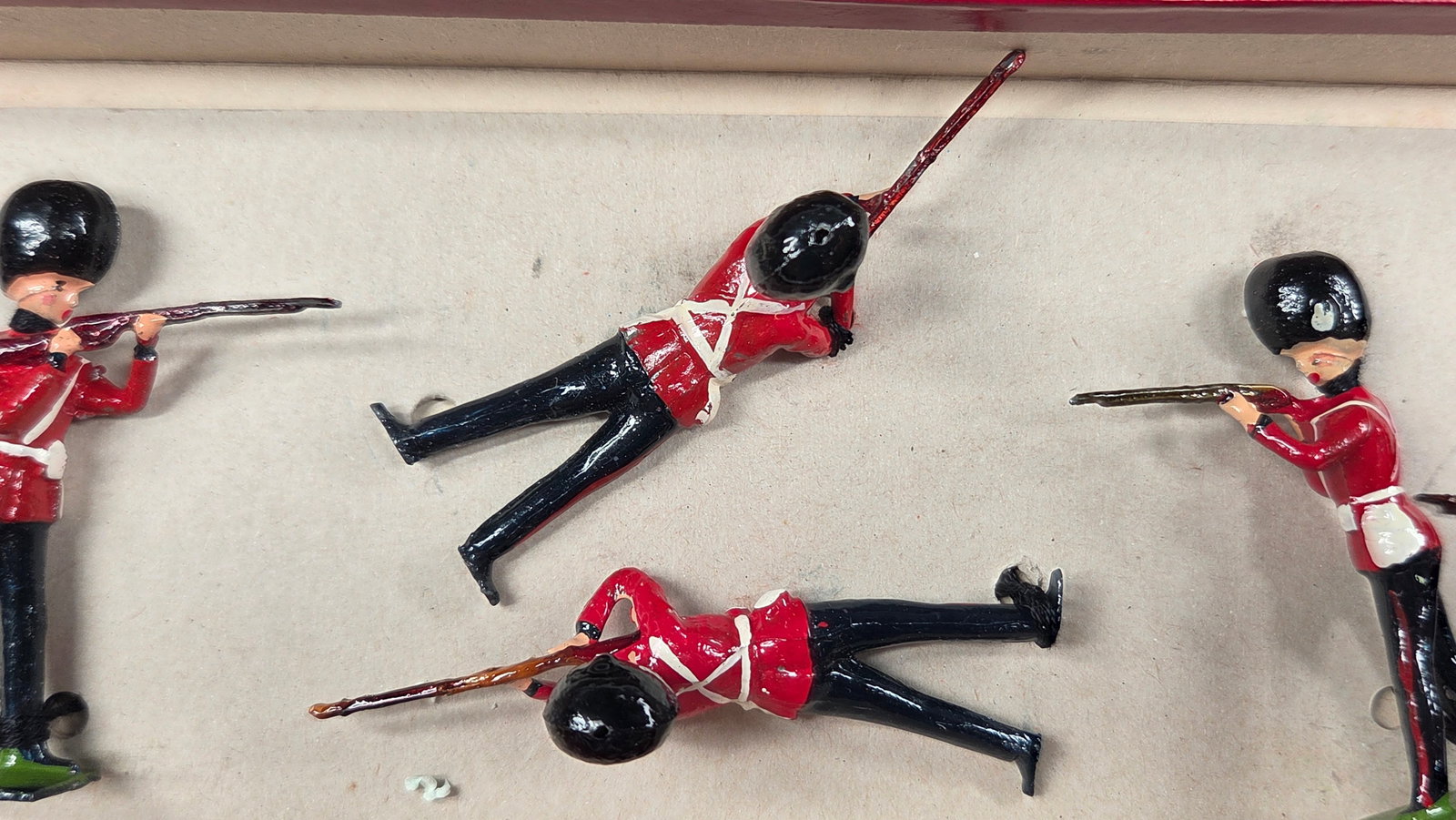 VINTAGE BRITAIN GRENADIER GUARDS - 3
