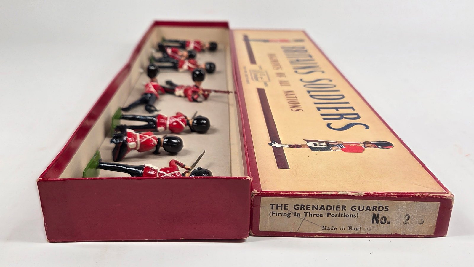 VINTAGE BRITAIN GRENADIER GUARDS - 6