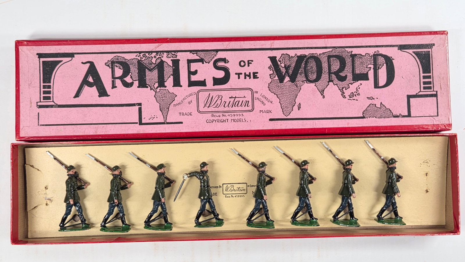 VINTAGE BRITAIN NO. 432 GERMAN INFANTRY FIELD GREY: SET REMAINS IN GOOD CONDITION, SHOWING SOME LIGHT TYPICAL WEAR. ORIGINAL BOX IN FAIR TO GOOD CONDITION, SHOWING SOME TYPICAL WEAR.