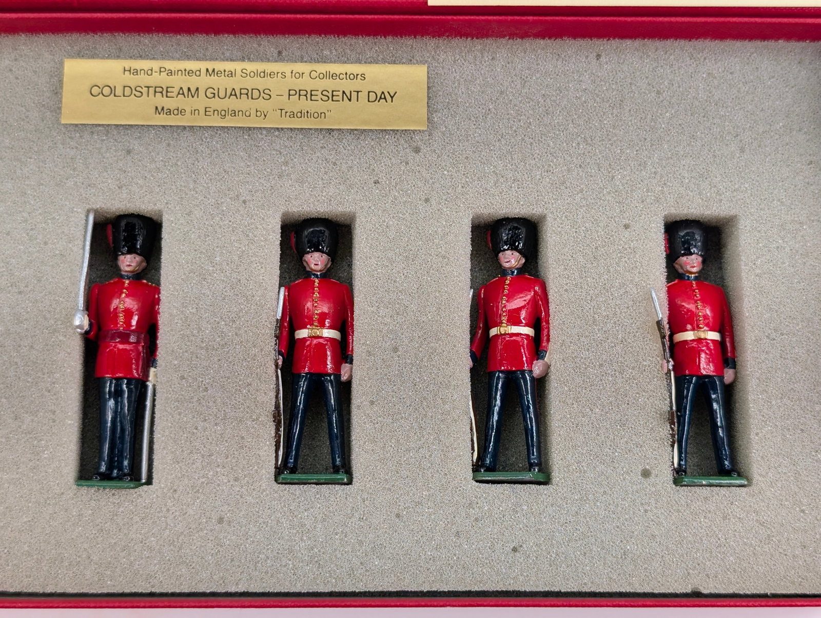 TRADITION NO. 21 COLDSTREAM GUARDS PRESENT DAY - 5