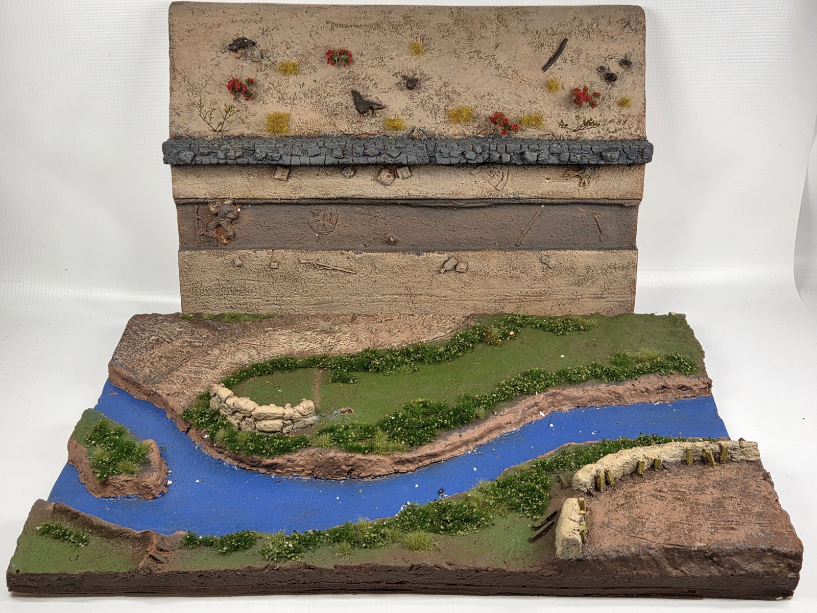 2) HAND PAINTED TOY SOLDIER TERRAIN PIECES: BOTH REMAIN IN GOOD CONDITION, SHOWING SOME TYPICAL WEAR.