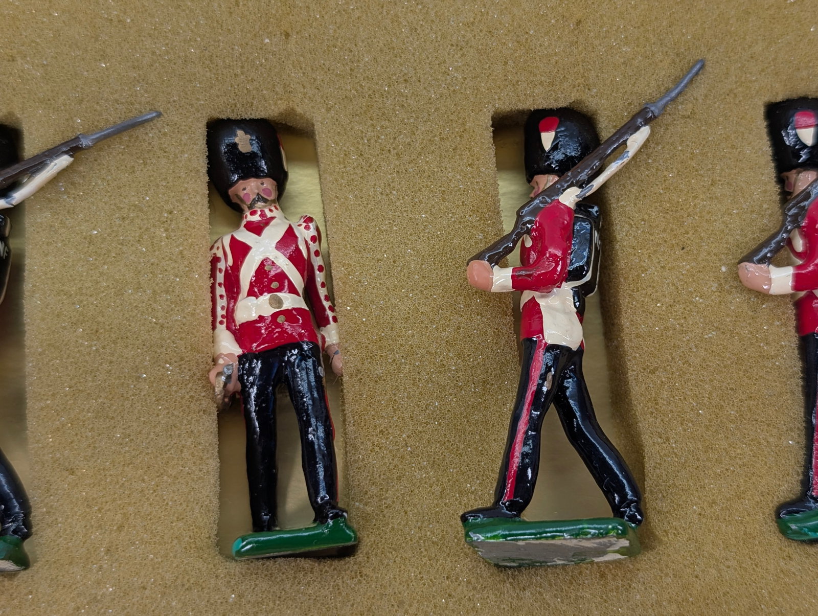 REPAINTED TRADITION SOLDIER SET - 4