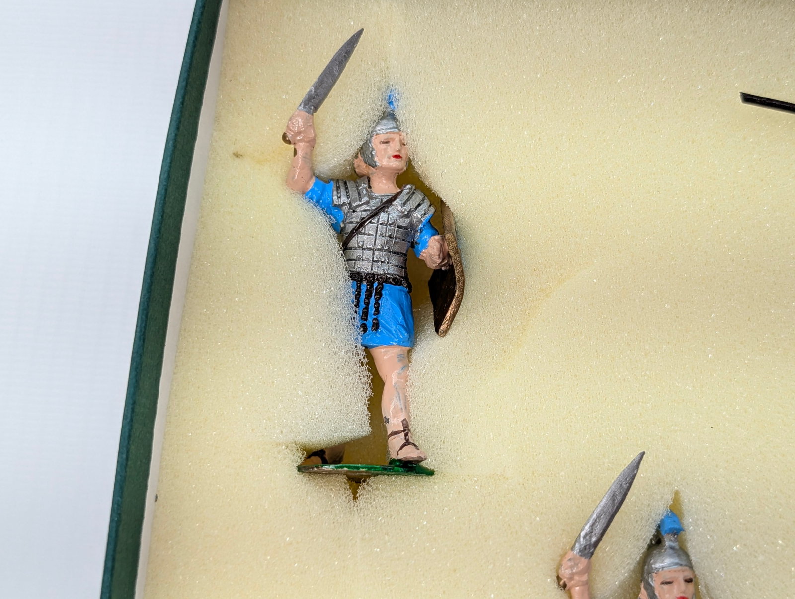 ALYMER AB-95 ROMANS ATTACKING - 2