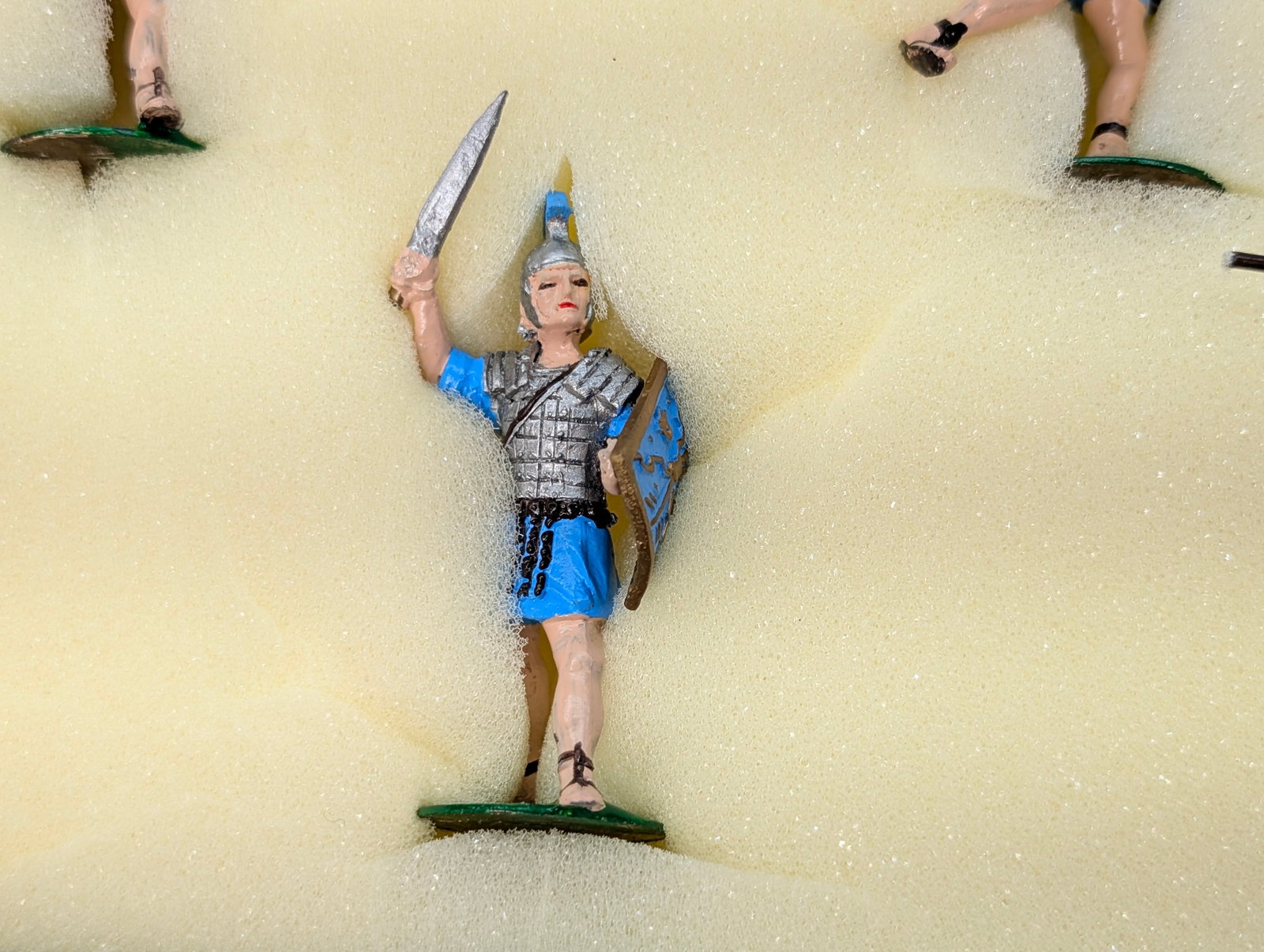 ALYMER AB-95 ROMANS ATTACKING - 4