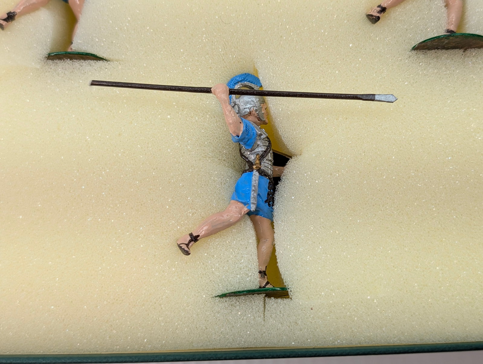 ALYMER AB-95 ROMANS ATTACKING - 5