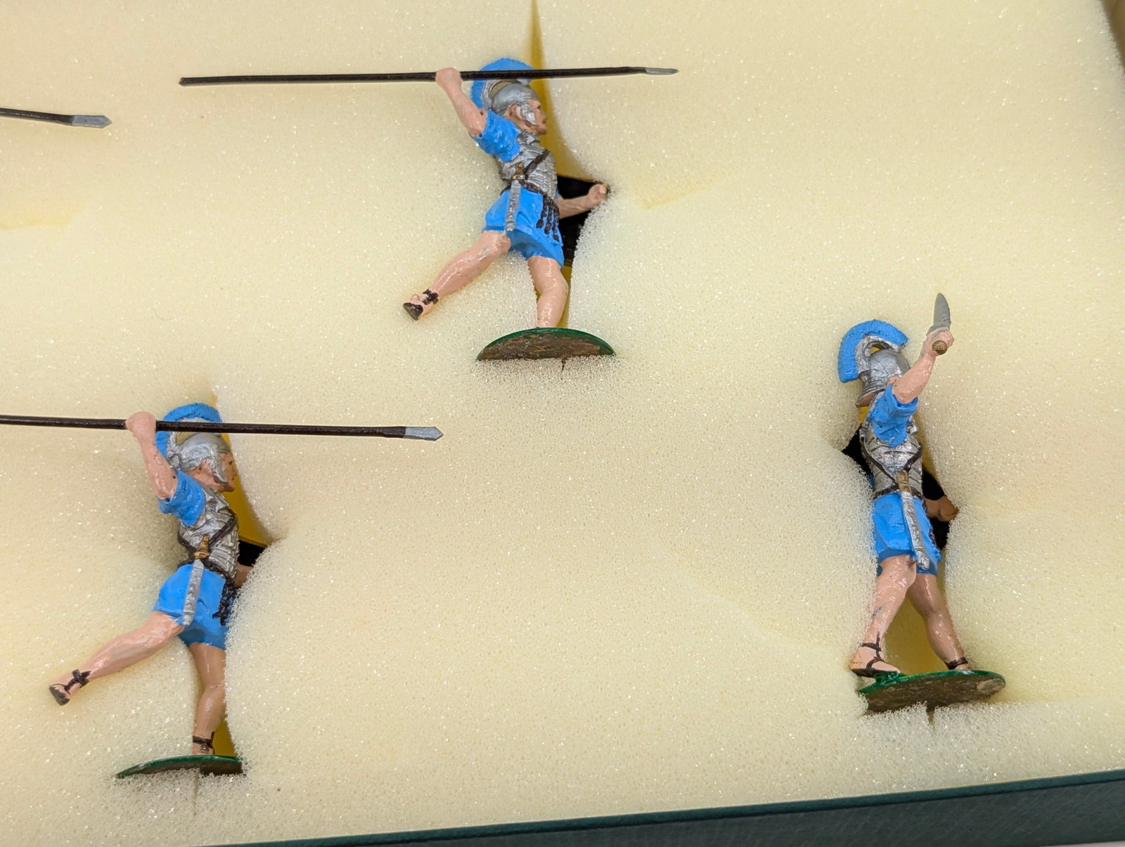 ALYMER AB-95 ROMANS ATTACKING - 6