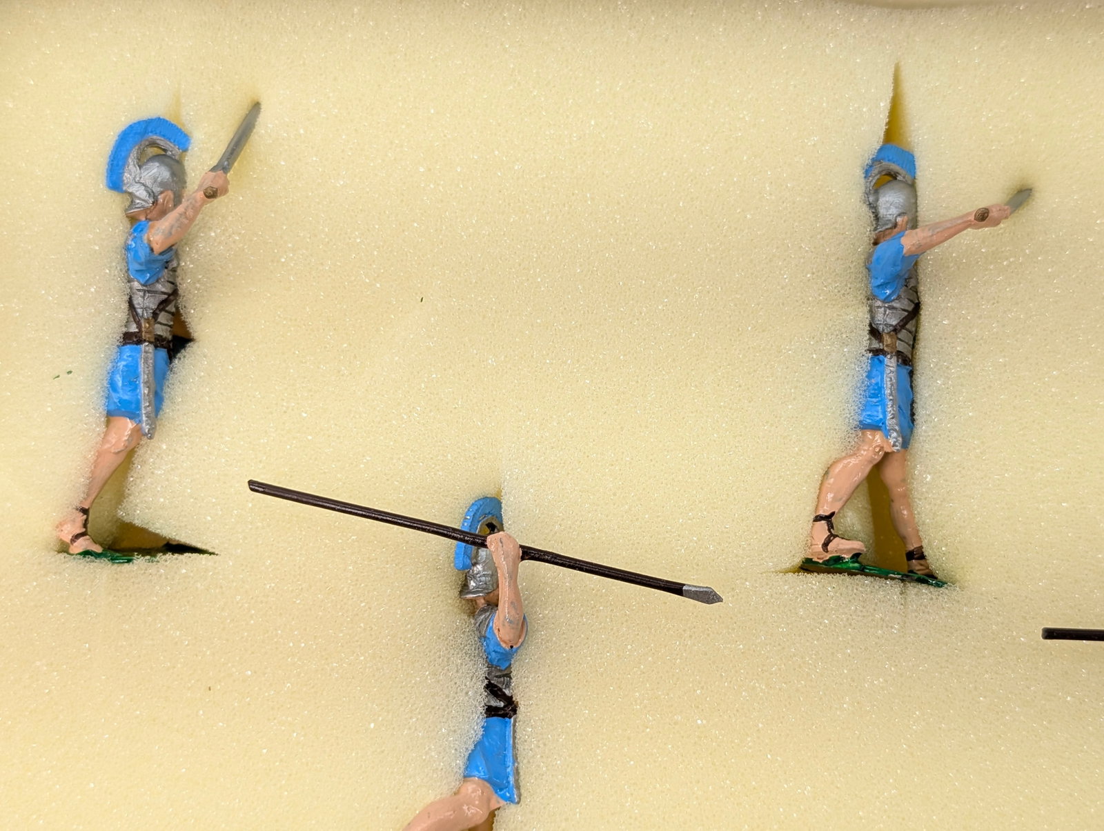 ALYMER AB-95 ROMANS ATTACKING - 2