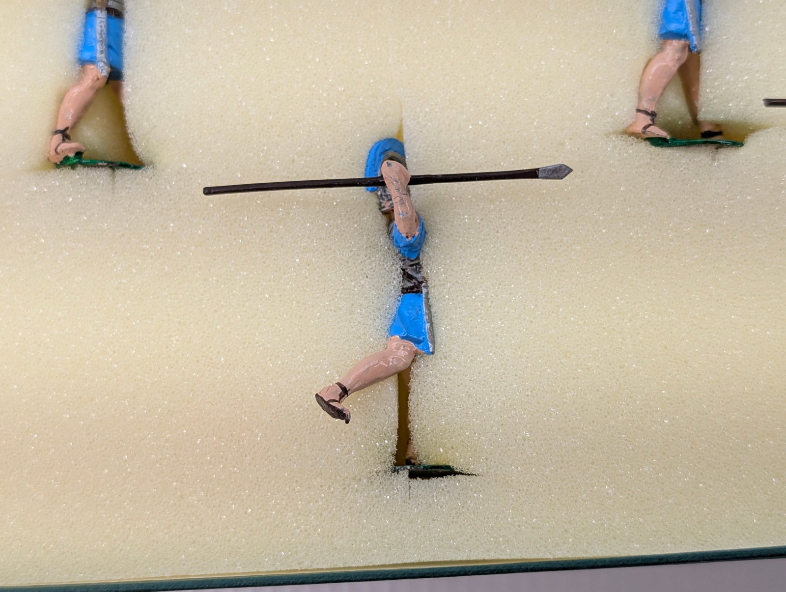 ALYMER AB-95 ROMANS ATTACKING - 4