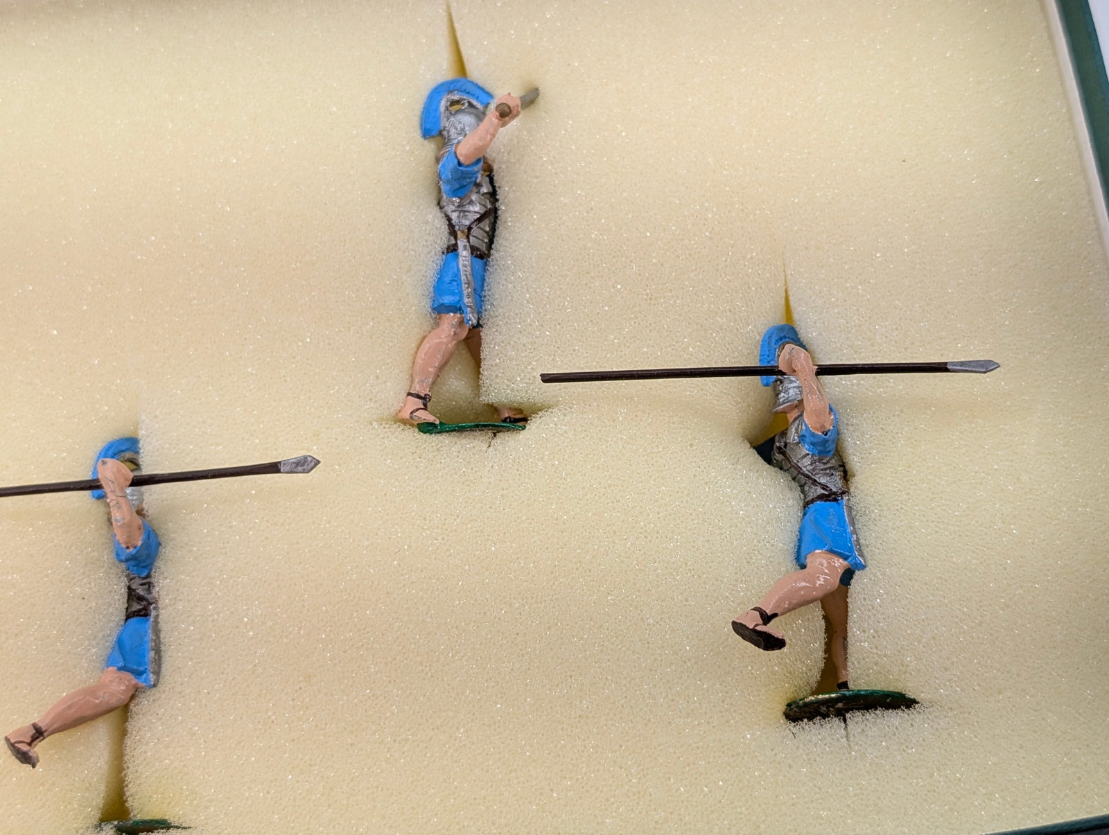 ALYMER AB-95 ROMANS ATTACKING - 5
