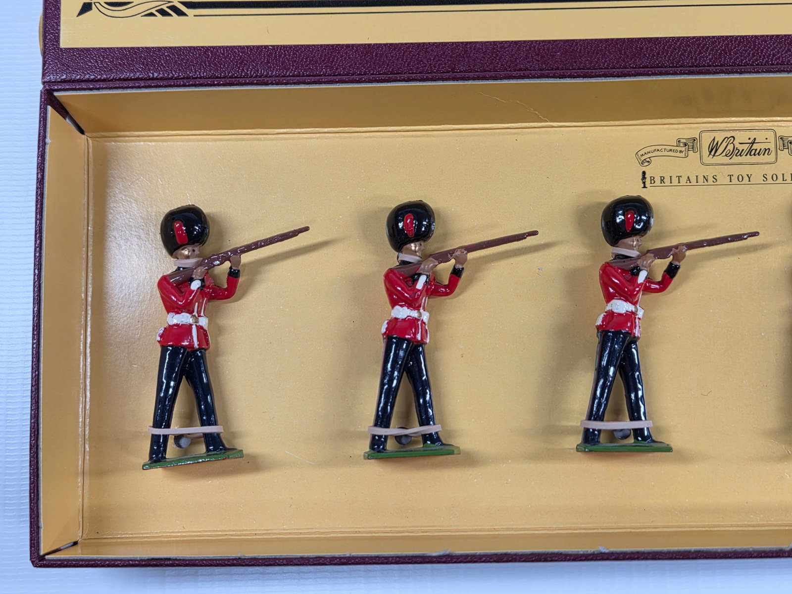 BRITAIN 8800 COLDSTREAM GUARDS - 2