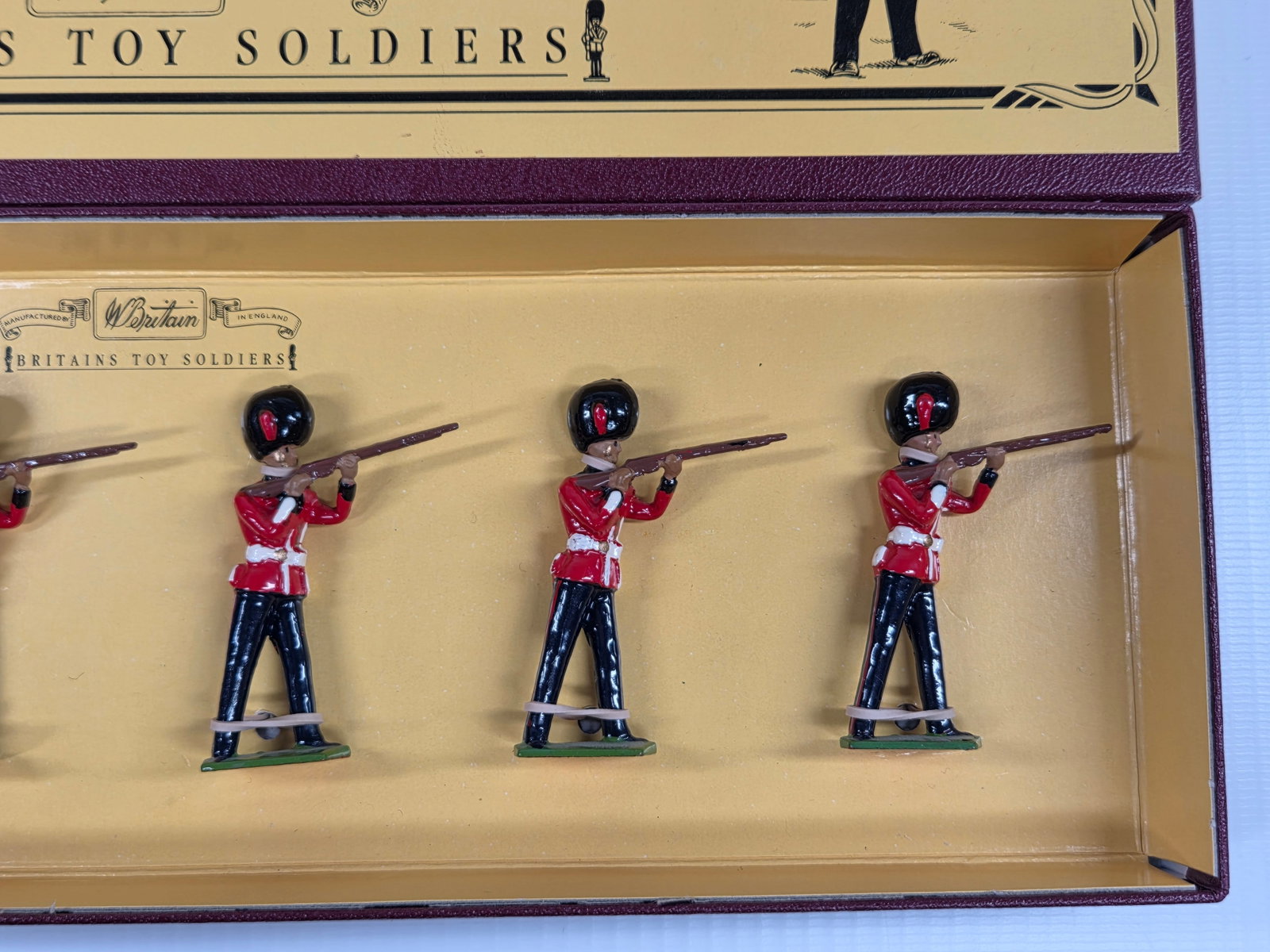 BRITAIN 8800 COLDSTREAM GUARDS - 3