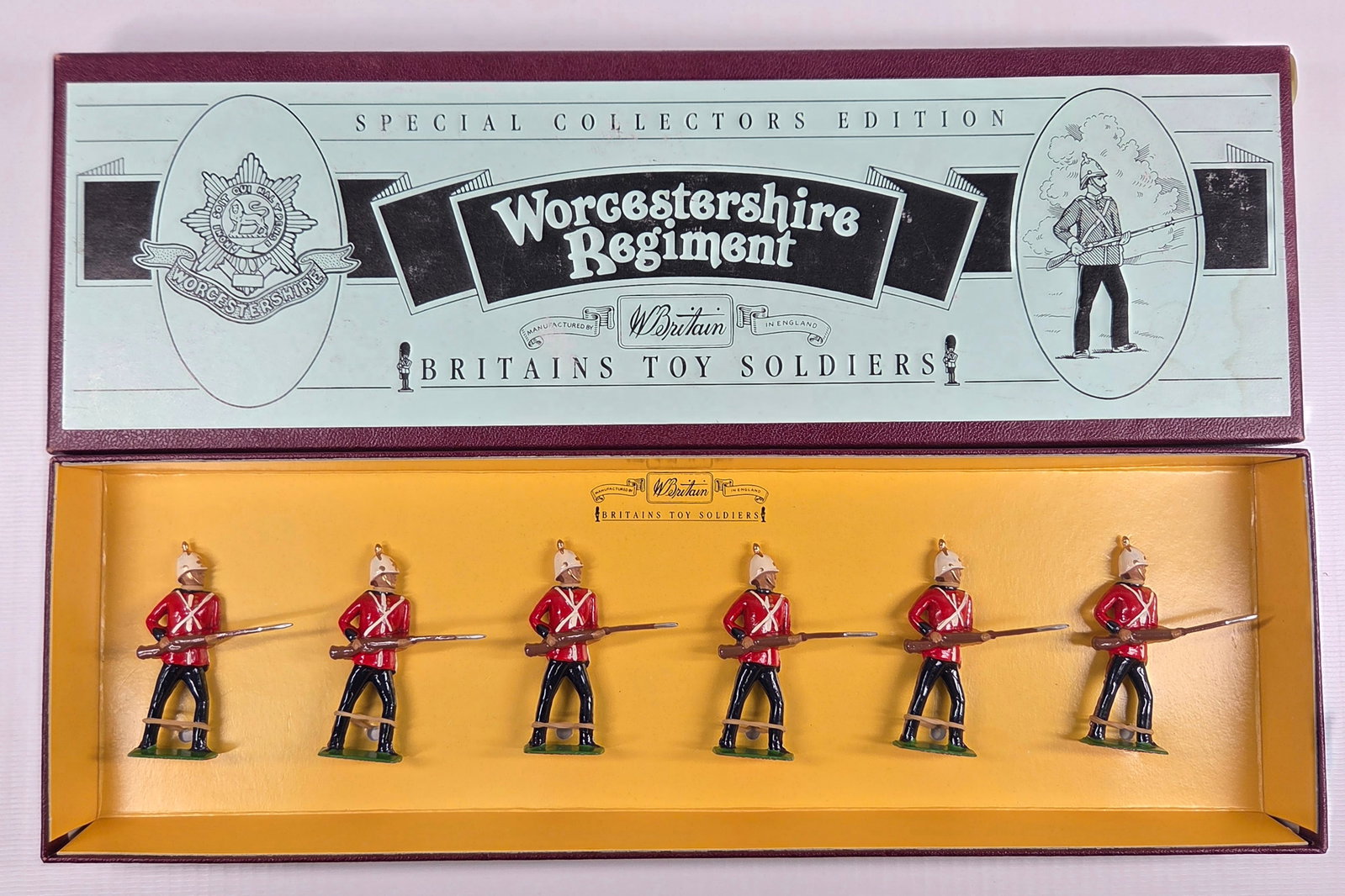 BRITAIN 8802 WORCESTERSHIRE REGIMENT: SET REMAINS IN VERY GOOD CONDITION WITH BOX.