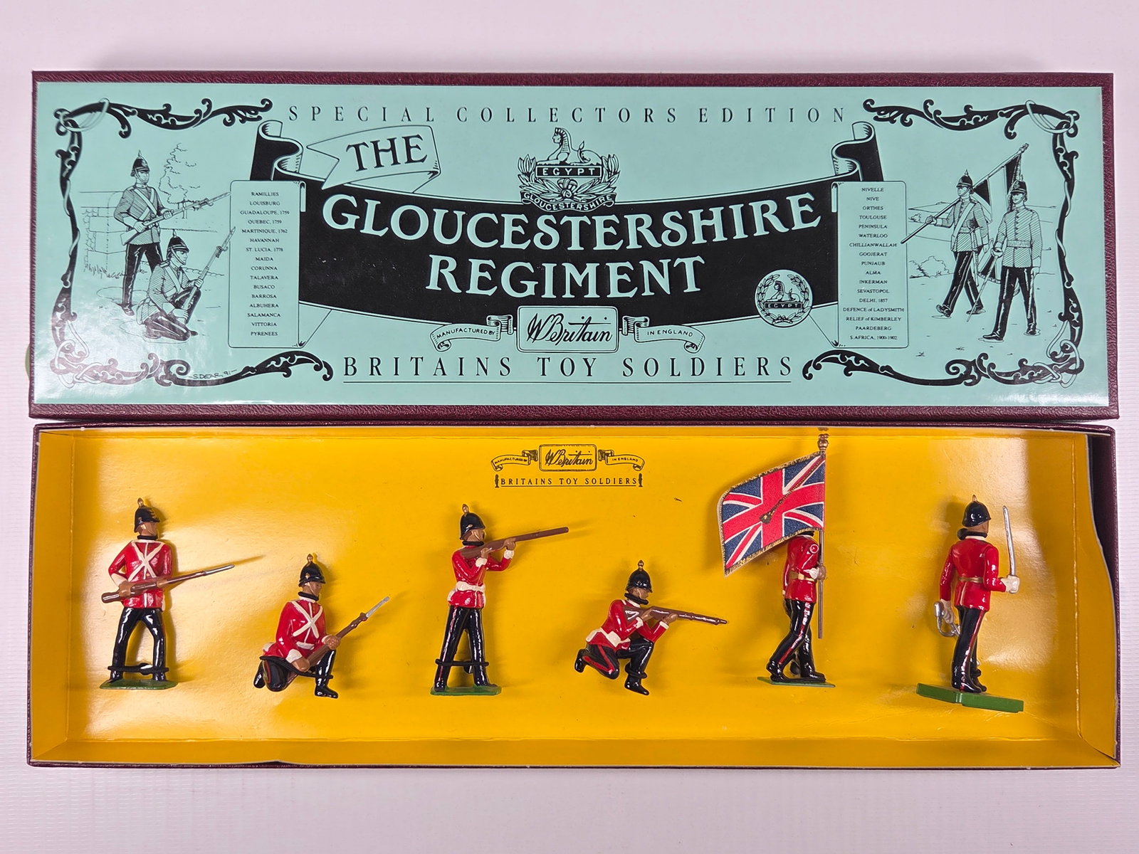 BRITAIN 8809 THE GLOUCESTERSHIRE REGT.: SET REMAINS IN VERY GOOD CONDITION WITH BOX.