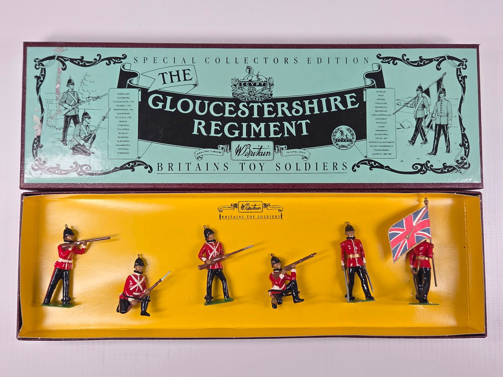 BRITAIN 8809 THE GLOUCESTERSHIRE REGT.: SET REMAINS IN VERY GOOD CONDITION WITH BOX.