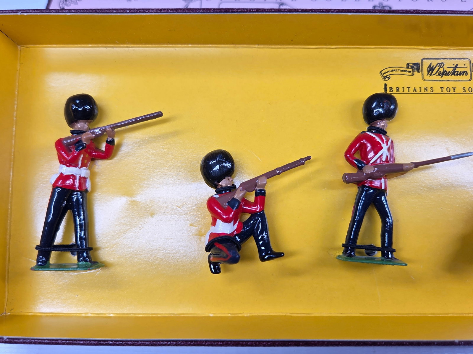 BRITAIN 8810 THE GRENADIER GUARDS - 2