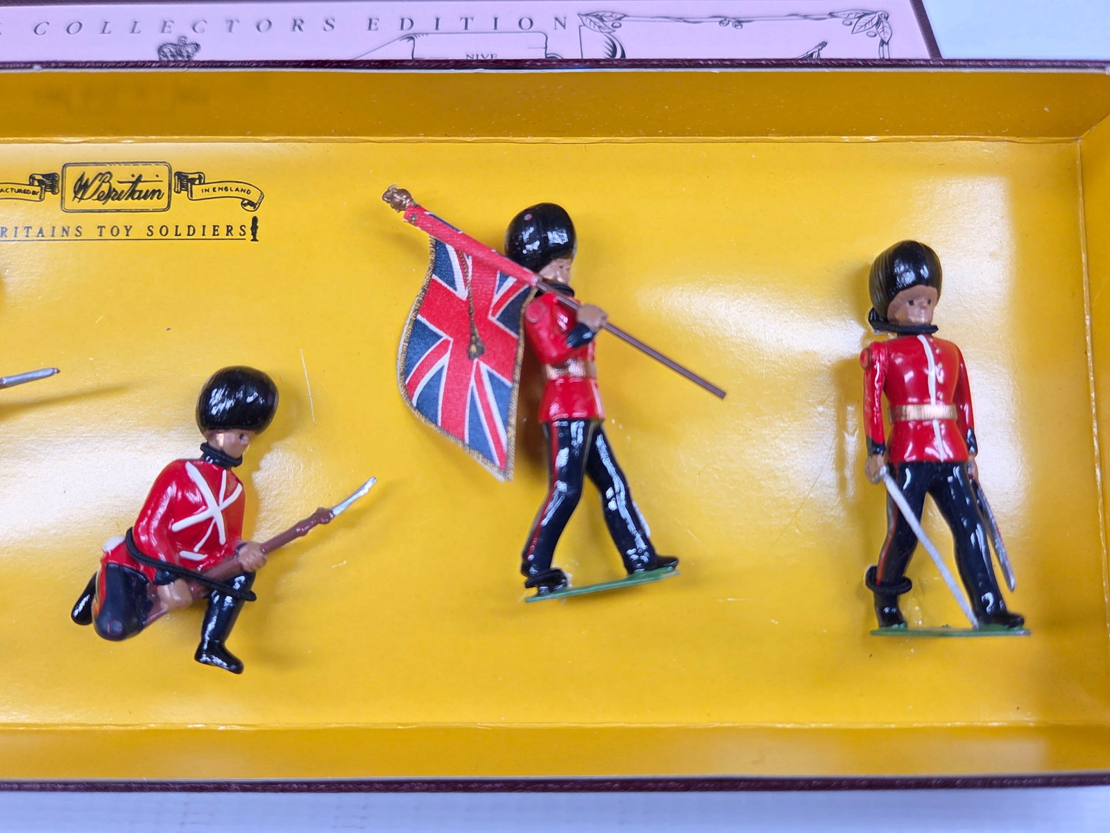 BRITAIN 8810 THE GRENADIER GUARDS - 3