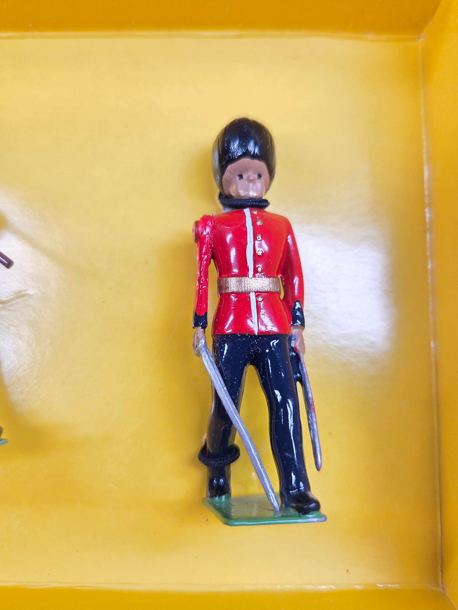 BRITAIN 8810 THE GRENADIER GUARDS - 4