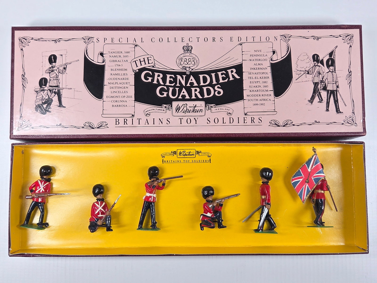 BRITAIN 8810 THE GRENADIER GUARDS: SET REMAINS IN VERY GOOD CONDITION WITH BOX.