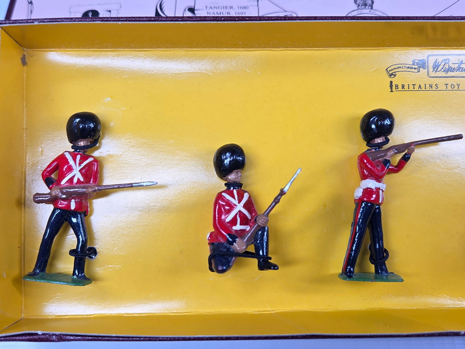 BRITAIN 8810 THE GRENADIER GUARDS - 2