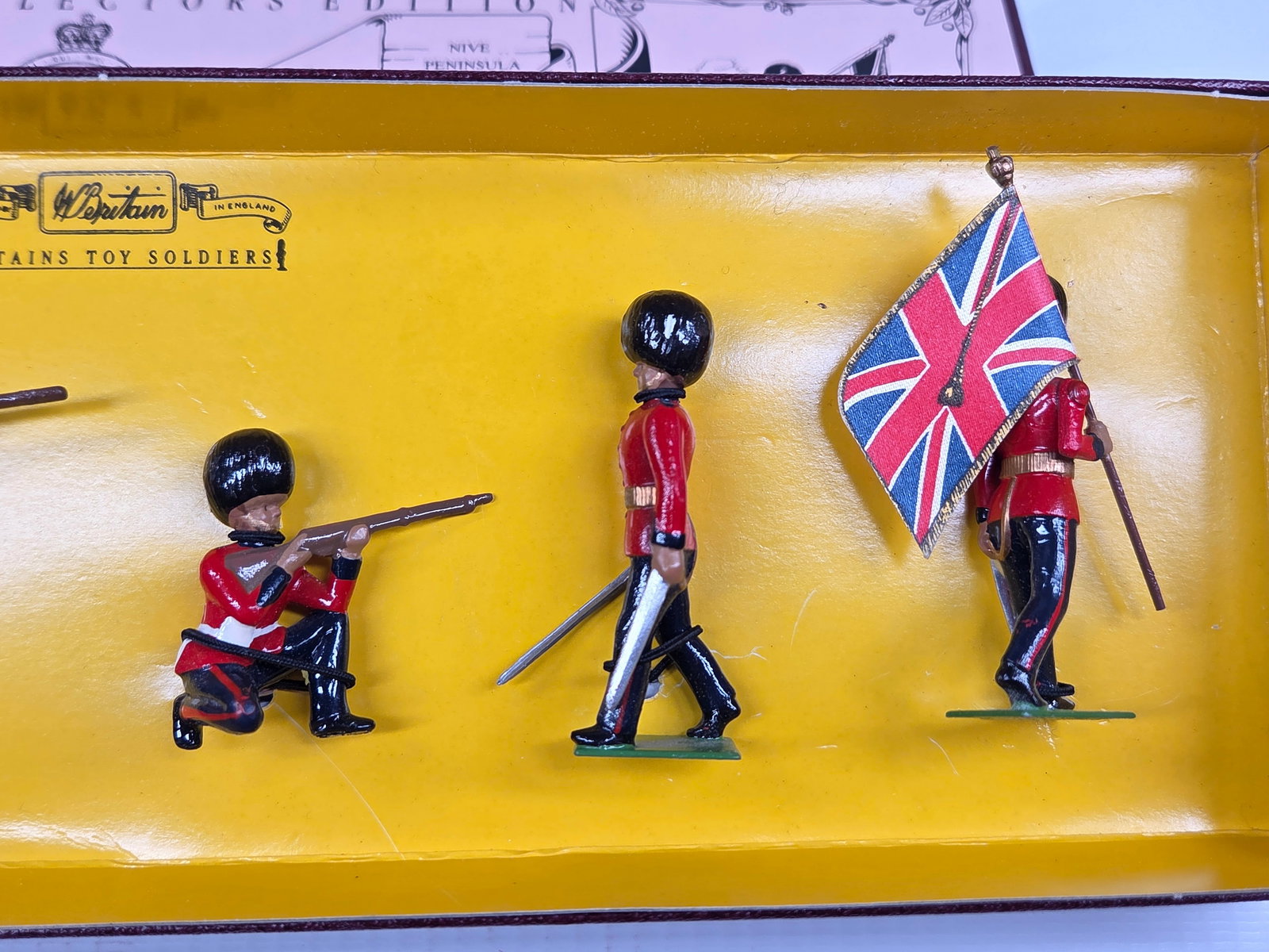 BRITAIN 8810 THE GRENADIER GUARDS - 3