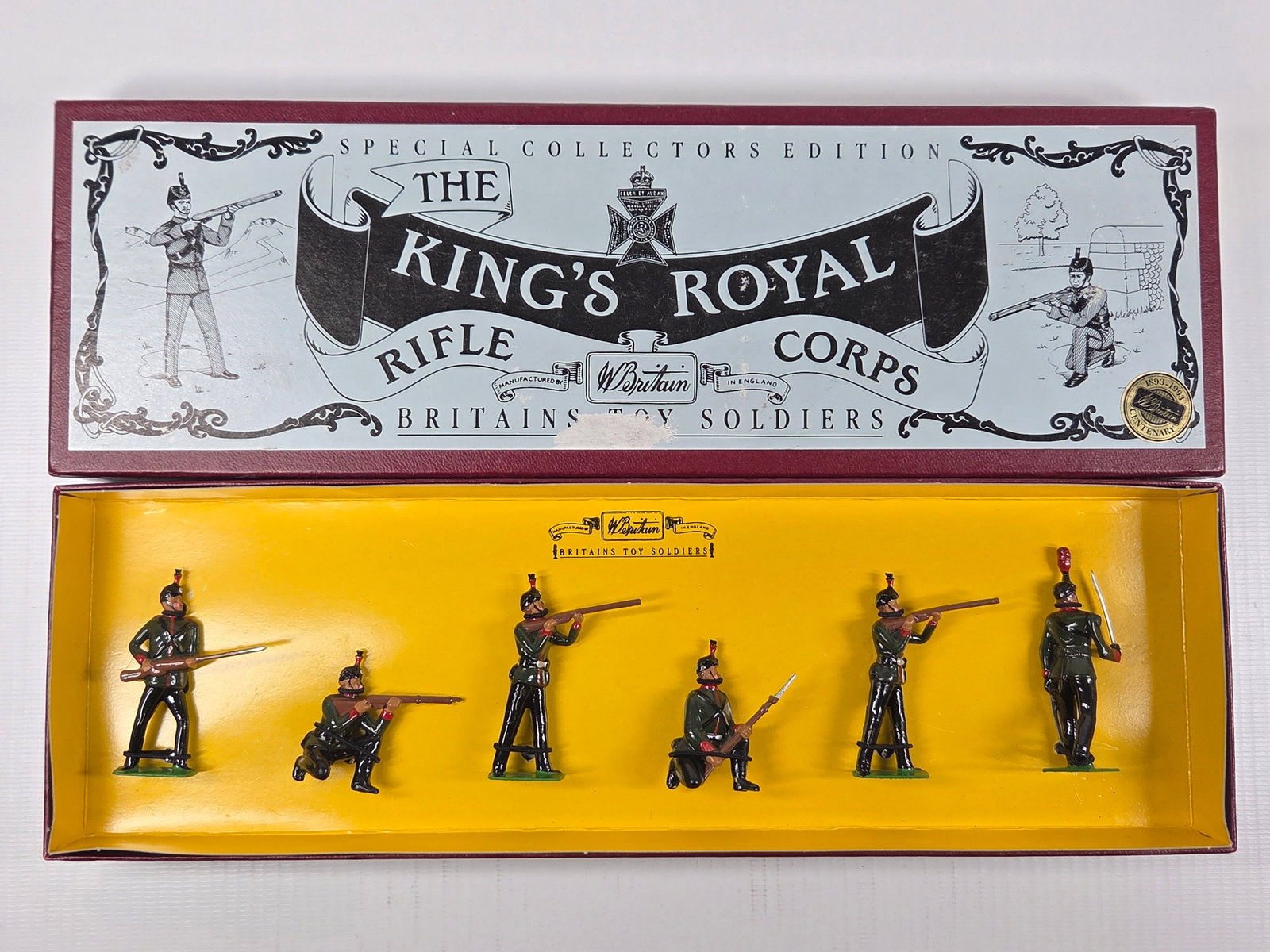 BRITAIN 8822 THE KING'S ROYAL RIFLE CORPS: SET REMAINS IN VERY GOOD CONDITION WITH BOX.