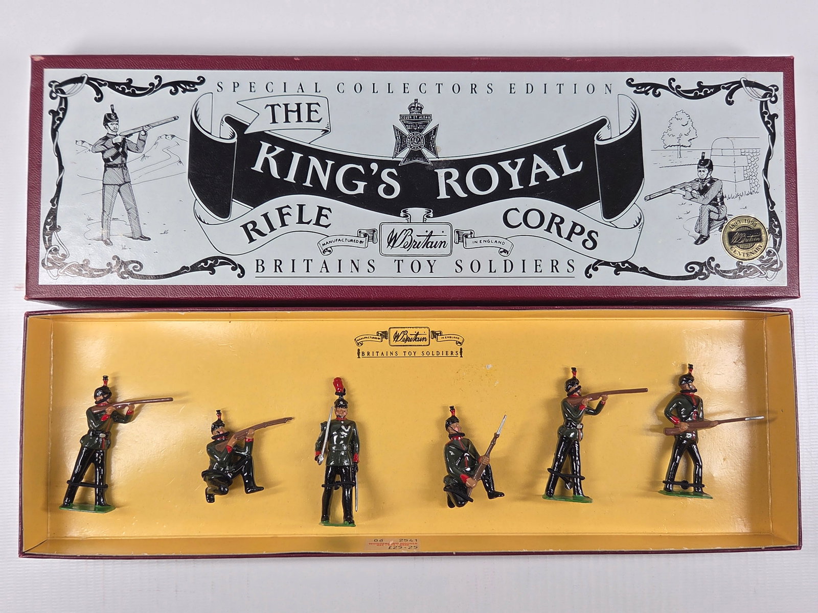 BRITAIN 8822 THE KING'S ROYAL RIFLE CORPS: SET REMAINS IN VERY GOOD CONDITION WITH BOX.