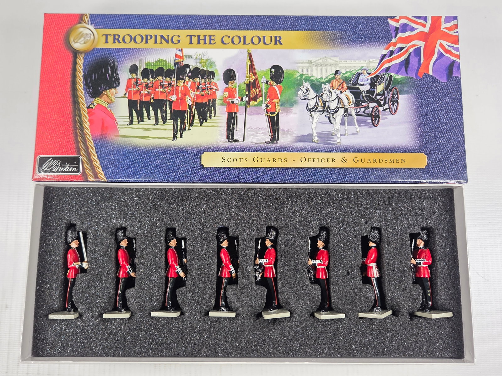 BRITAIN 40115 SCOTS GUARDS OFFICER & GUARDSMEN: SET REMAINS IN VERY GOOD CONDITION WITH BOX.