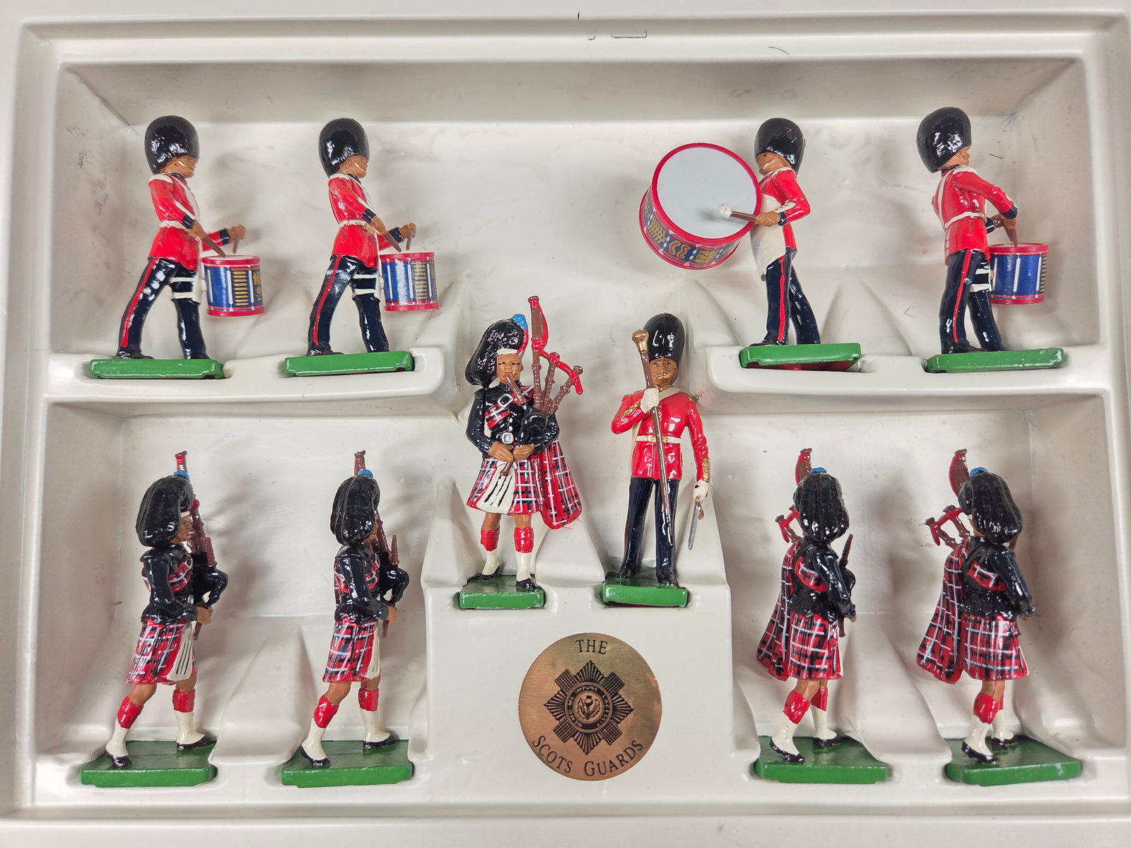 BRITAIN THE SCOTS GUARD SET - 2