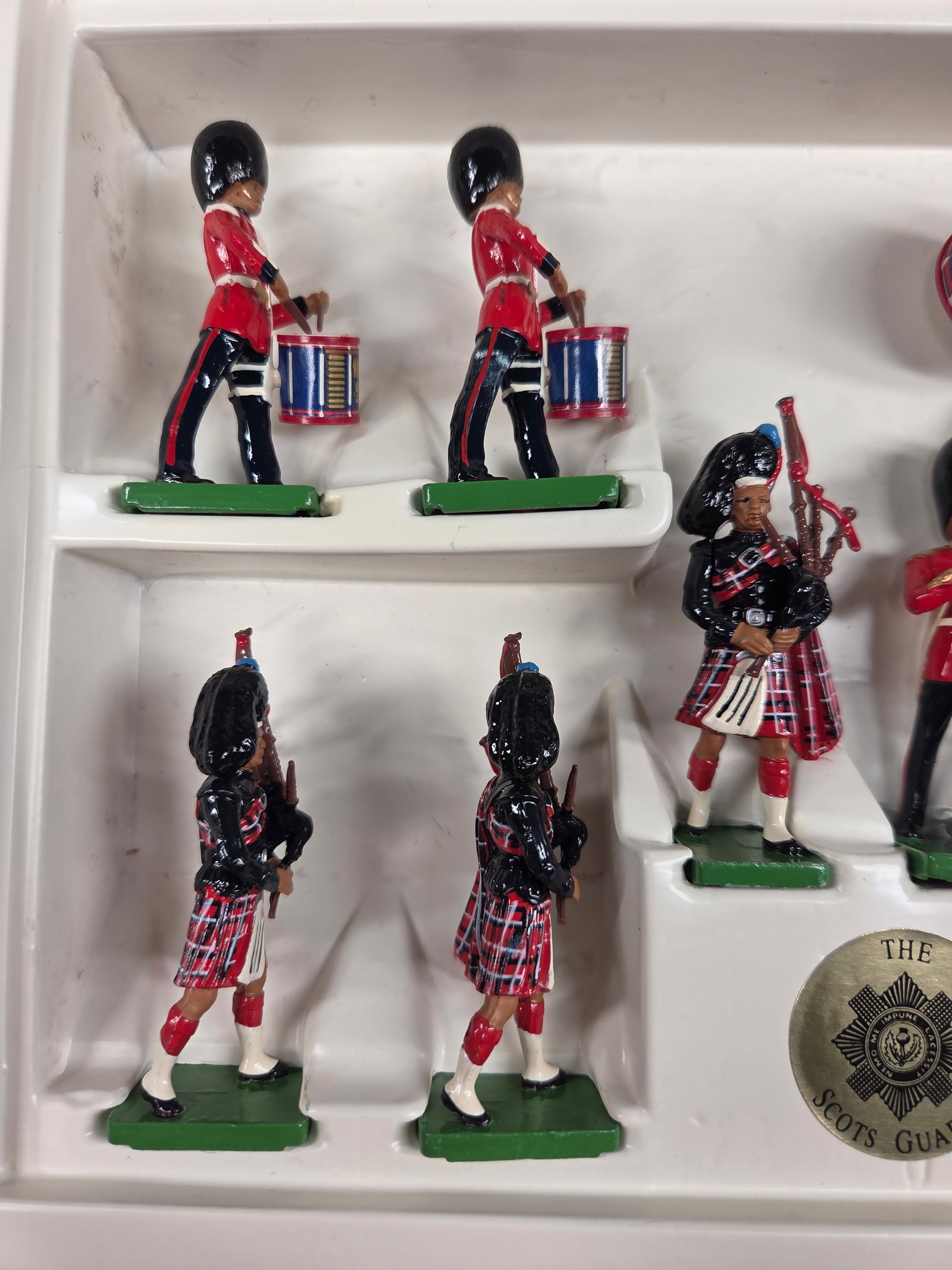 BRITAIN THE SCOTS GUARD SET - 4