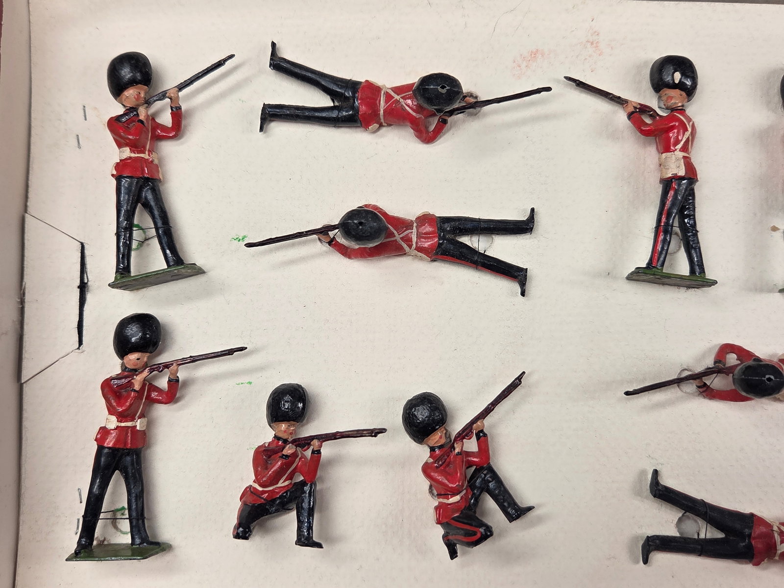 BRITAIN 1327 GRENADIER GUARDS SET - 2