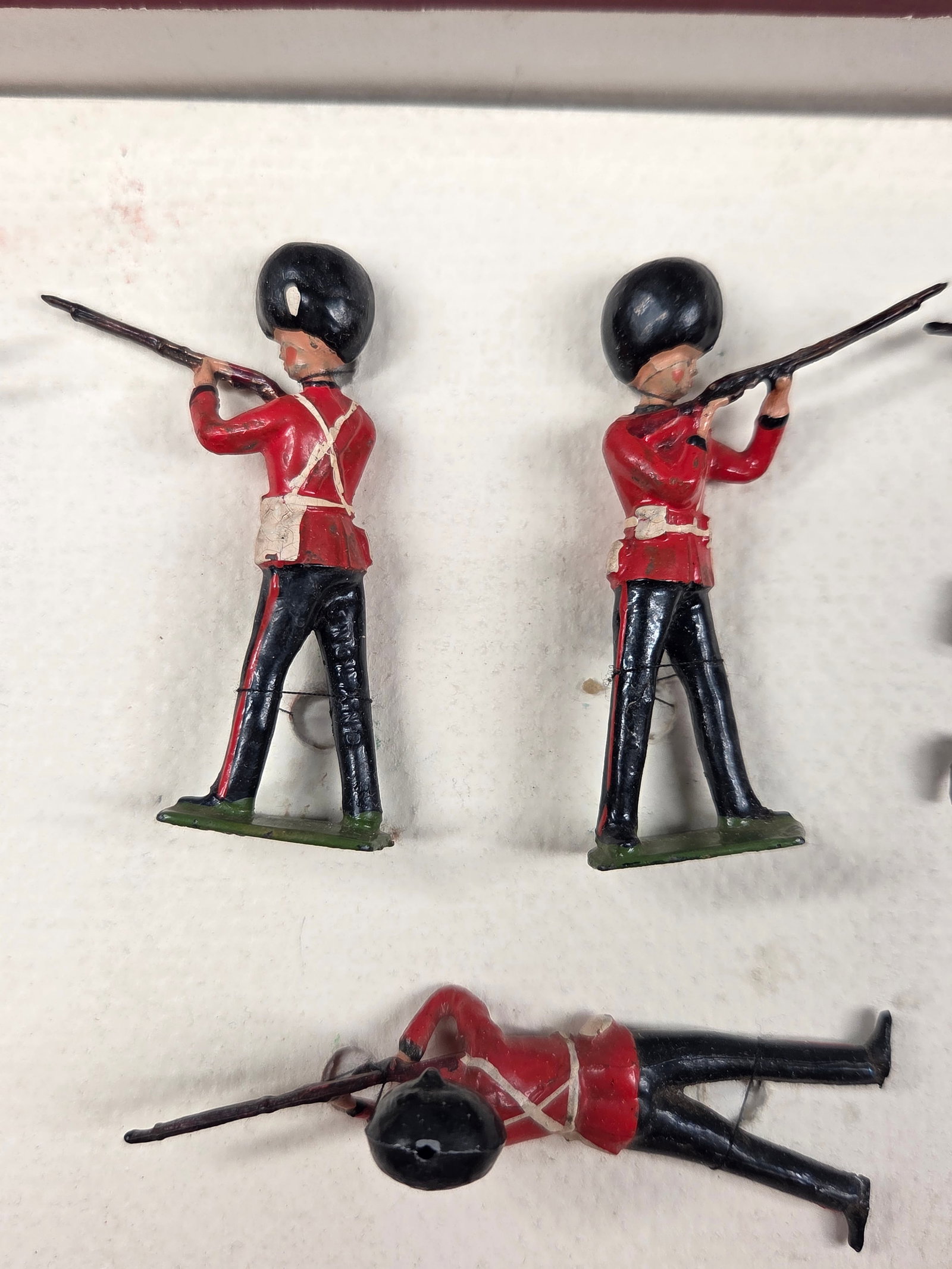 BRITAIN 1327 GRENADIER GUARDS SET - 4