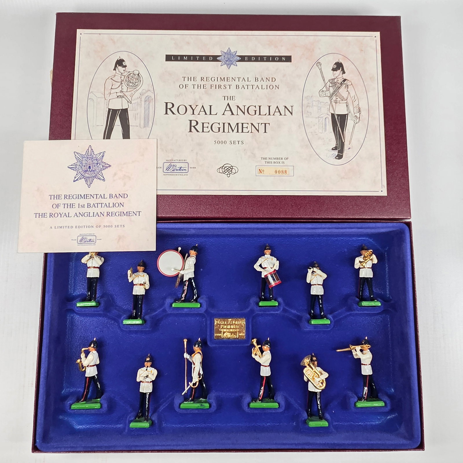 BRITAIN 5294 THE ROYAL ANGLIAN REGIMENT: SET REMAINS IN VERY GOOD CONDITION WITH BOX.