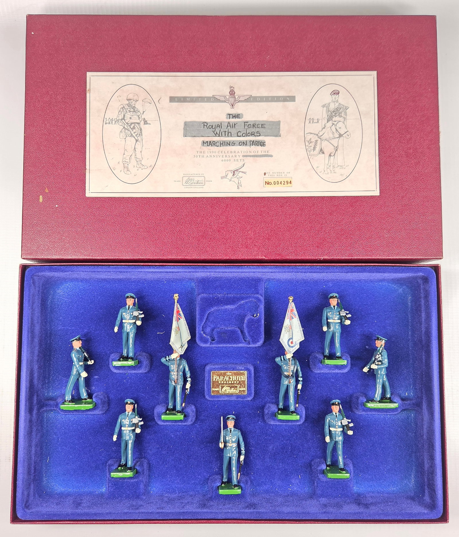 BRITAIN THE ROYAL AIR FORCE W/ COLOUR MARCHING: SET REMAINS IN VERY GOOD CONDITION, HOWEVER MISSING MASCOT. BOX SHOWING WEAR.
