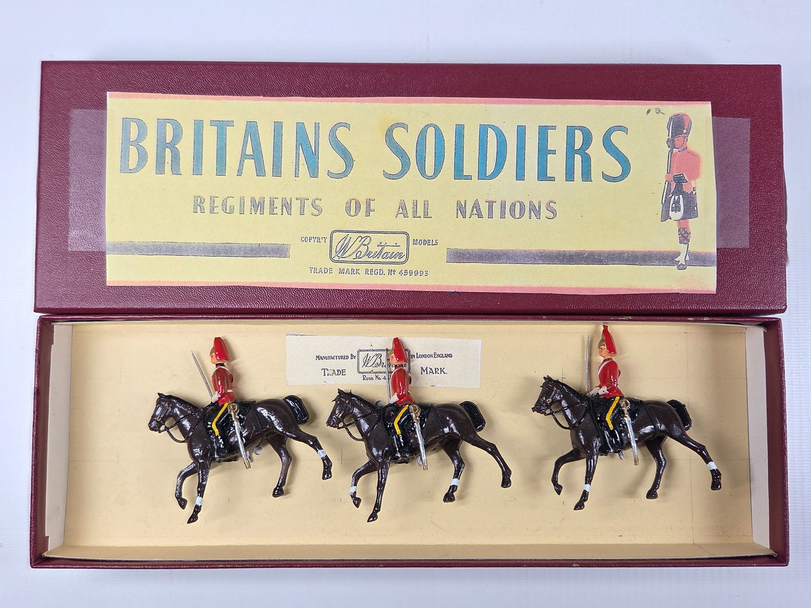 BRITAIN 3-PIECE MOUNTED SOLDIER SET (1 of 4)