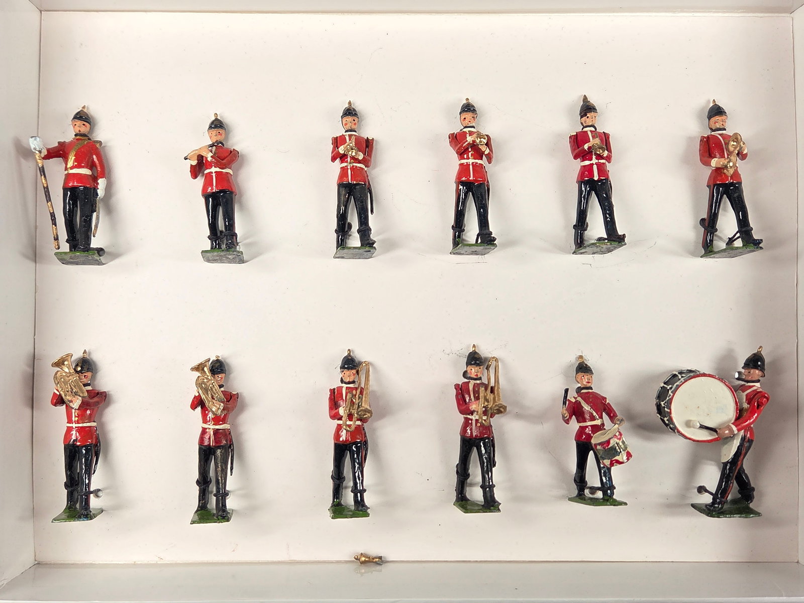 BRITAIN BAND OF THE LINE SET: SET REMAINS IN GOOD CONDITION, SHOWING SOME LIGHT TYPICAL WEAR. CUSTOM BOX.