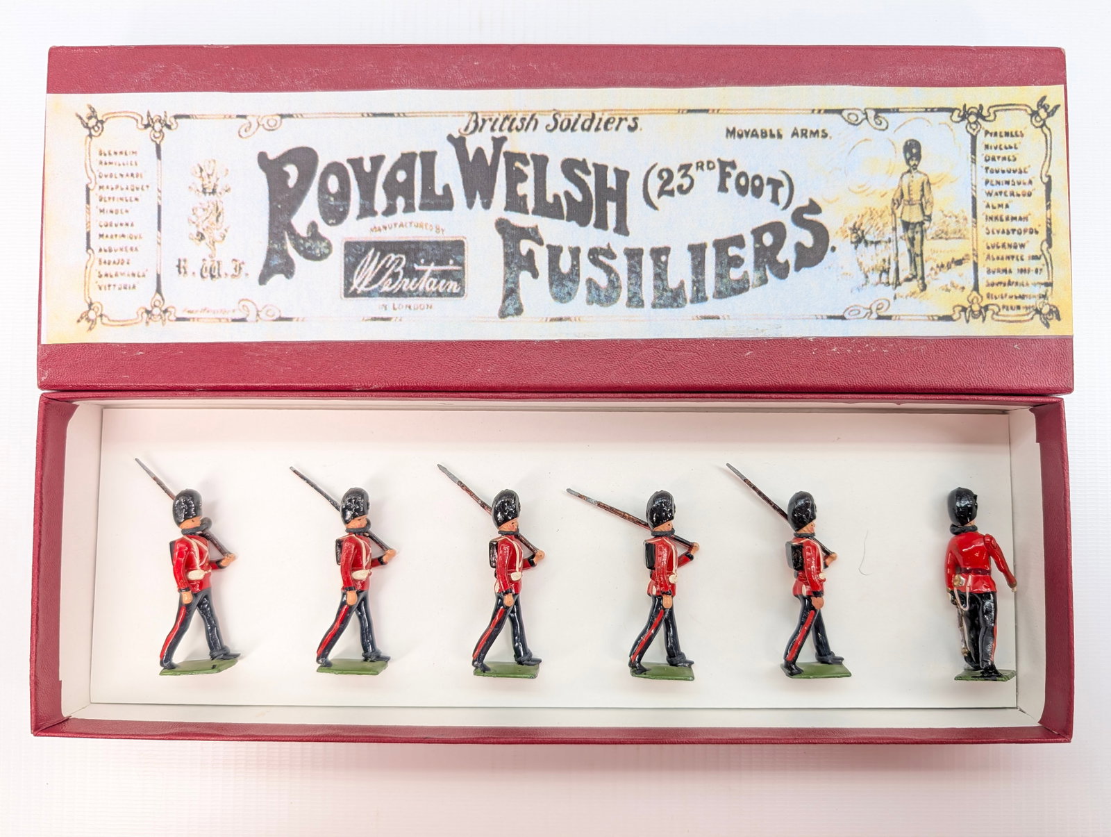BRITAIN ROYAL WELSH FUSILIERS 23RD FOOT: SET REMAINS IN GOOD CONDITION, SHOWING SOME LIGHT TYPICAL WEAR. CUSTOM BOX.