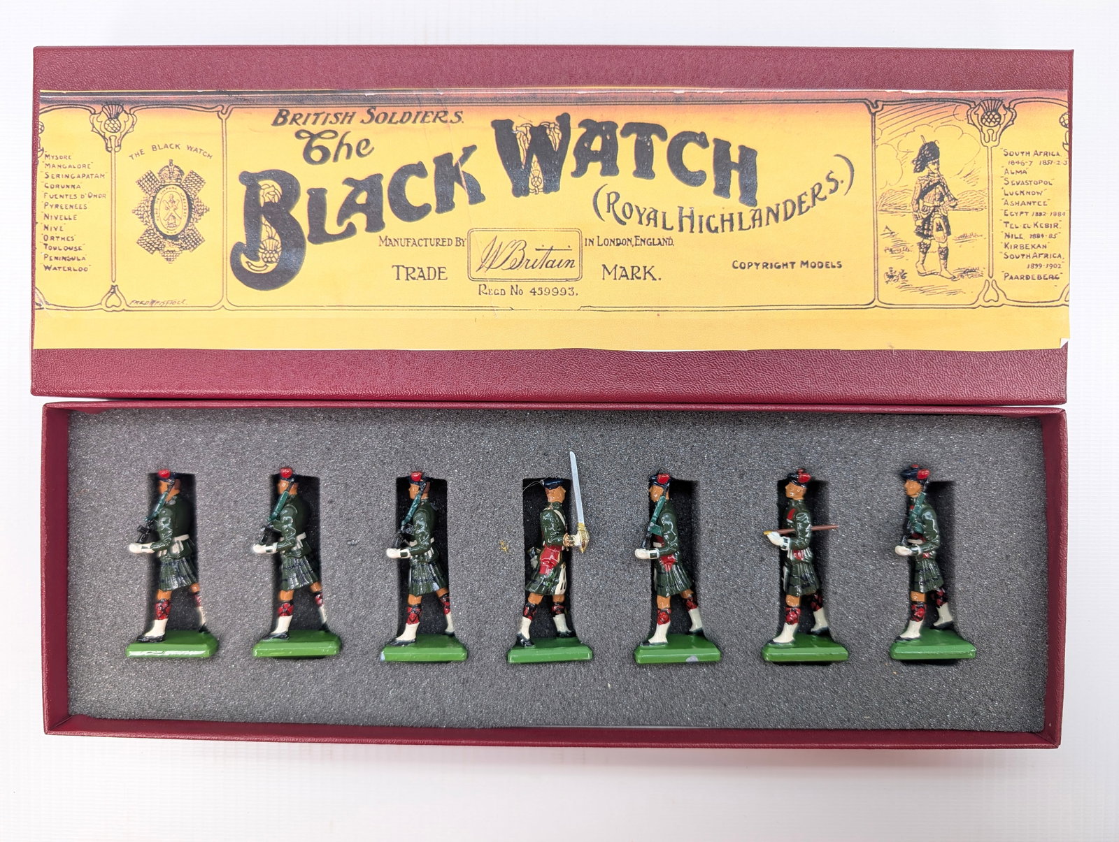 BRITAIN THE BLACK WATCH ROYAL HIGHLANDERS: SET REMAINS IN GOOD CONDITION, SHOWING SOME LIGHT TYPICAL WEAR. CUSTOM BOX.