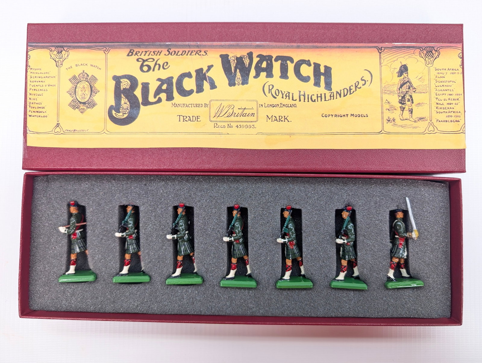 BRITAIN THE BLACK WATCH ROYAL HIGHLANDERS: SET REMAINS IN GOOD CONDITION, SHOWING SOME LIGHT TYPICAL WEAR. CUSTOM BOX.