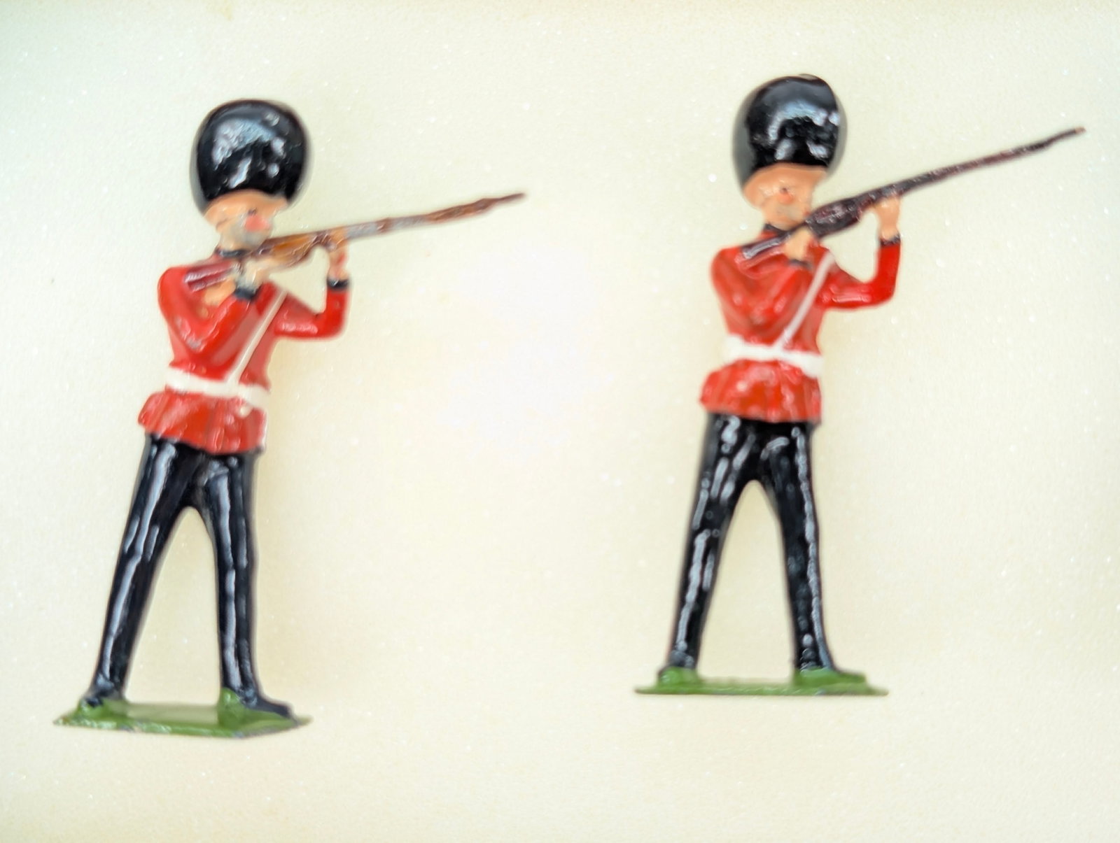 VINTAGE BRITAIN COLDSTREAM GUARDS SET - 2