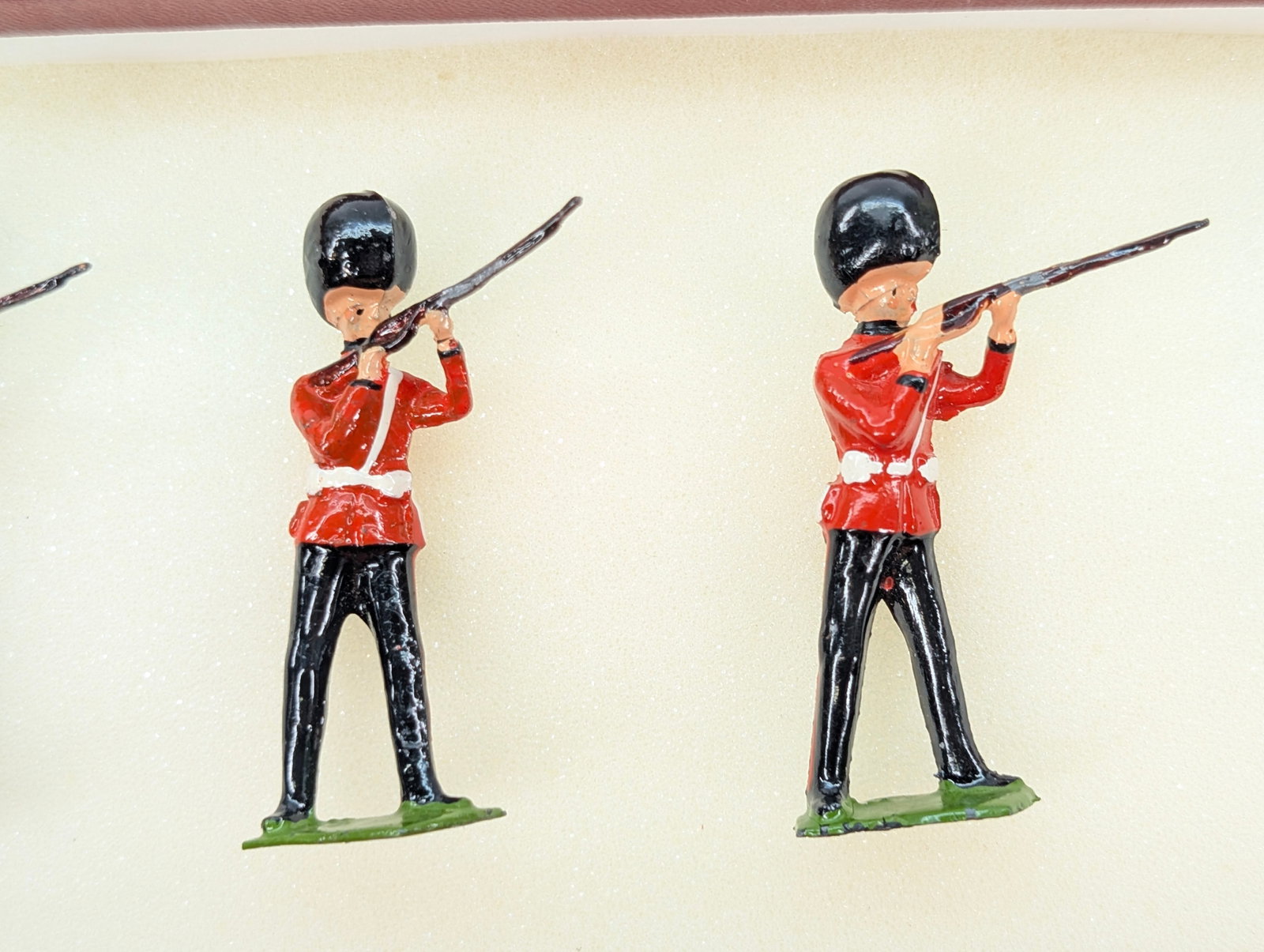 VINTAGE BRITAIN COLDSTREAM GUARDS SET - 3