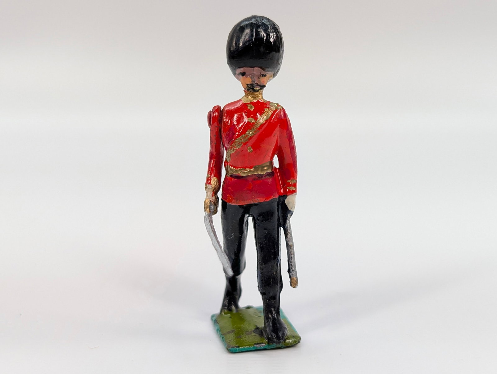 VINTAGE BRITAIN GRENADIER GUARDS SET - 6